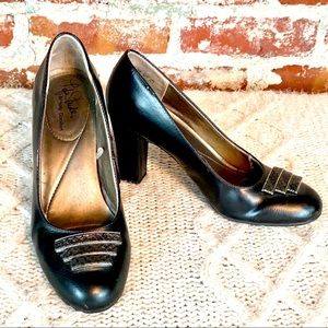 ❤️2/25 Black Pumps with Silver Snakeskin Detail